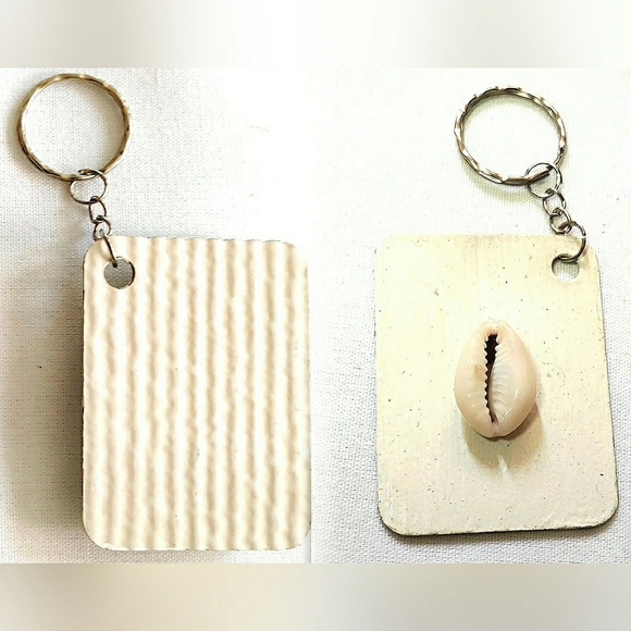 NEW Handmade Keychain Bag Tag! Italian Textured Wood & Genuine Cowrie Shell. - Picture 6 of 6